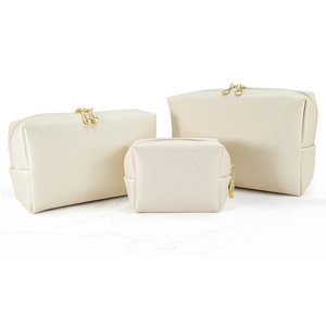 Sac de toilette de voyage carré en cuir PU - Trousse de maquillage - Organisateur de cosmétiques - Étui de beauté avec 3 options de taille - Product Image 1