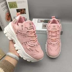 Vente en gros bon marché baskets respirantes à semelle épaisse pour femmes chaussures de marche à la mode - Product Image 4