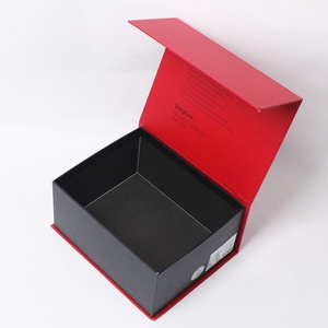 Caja Magnética Personalizada Estilo Libro para Lencería y Sujetadores |   Impresión de Logotipo en Dorado con Estampado en Caliente |   Empaquetado de Lujo al por Mayor - Product Image 3