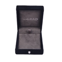 Boîte à bijoux en MDF avec revêtement en daim noir, doublure en microfibre, fermeture à pression métallique, logo personnalisé pour l'affichage de colliers et pendentifs, et emballage cadeau haut de gamme