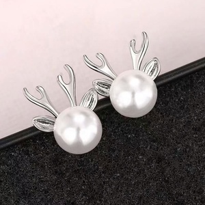 Boucles d'oreilles clous tendance en laiton plaqué argent, motif bois de cerf, imitation perle, pour mariée, mode, fête, Noël - Product Image 5