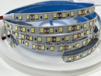 Bande LED 2835 en gros 5V/12V/24V 60/120 LED/m IP20 CE RoHS pour éclairage intérieur résidentiel et paysager avec corps de lampe en cuivre