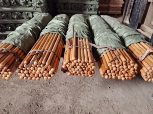 Articles ménagers Produits de nettoyage Balai à manche en bois peint Fournitures pour meubles Balai à manche en bois naturel Manches de balai et de serpillière - Product Image 2
