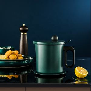 Récipient de <span class=keywords><strong>graisse</strong></span> d'huile de cuisson en acier inoxydable de 1.7 L pour la cuisine avec passoire à mailles fines et plateau de dessous de verre - Product Image 5