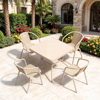 Ensemble de salle à manger d'extérieur 5 pièces avec table ronde et 4 fauteuils tressés beiges pour patio, jardin, cour et balcon