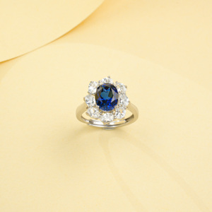 Bague en argent sterling 925 avec saphir cultivé en laboratoire - Product Image 2