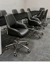 Chaise de bureau pivotante ergonomique moderne avec accoudoirs fixes, dossier solide, design nordique, structure en acier, roulettes et réglage de la hauteur, idéale pour les cadres.