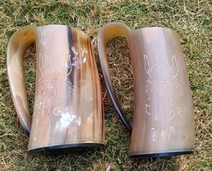 Taza de cuerno de búfalo natural estilo vikingo hecha a mano con revestimiento interior pulido para regalos personalizados a un precio asequible - Product Image 2