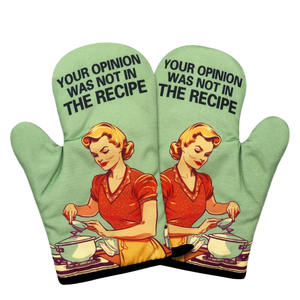 Paquete <span class=keywords><strong>de</strong></span> 2 Guantes <span class=keywords><strong>de</strong></span> Cocina Divertidos <span class=keywords><strong>de</strong></span> Poliéster/Polialgodón para Mujer, con <span class=keywords><strong>la</strong></span> Frase 'Tu Opinión No Fue Para Tomar En Cuenta', Estilo Vintage <span class=keywords><strong>de</strong></span> Ama <span class=keywords><strong>de</strong></span> Casa, Resistentes al Calor para Hornear y Cocinar - Product Image 1