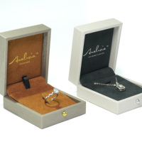 Organisateur de bijoux personnalisé avec tiroir latéral carré givré et fermeture à boucle, personnalisable en logo/couleur/taille/matériau, pour bagues, pendentifs et colliers