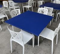 Table de restaurant personnalisée en surface solide bleue, chaises modernes, table carrée en quartz, mobilier d'hôtel