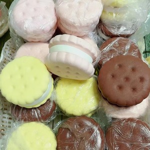 Jouet Squishy en PU en forme de gâteau sandwich épais et coloré, à rebond lent, anti-stress, cadeau pour tous les âges pour les journées chargées, vente en gros - Product Image 3