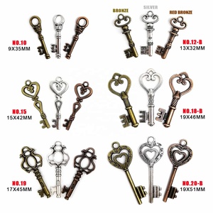 Chiave decorativa dall'aspetto antico per ciondoli Steampunk creazione di gioielli in metallo fai da te Retro rosso ottone antico argento Vintage - Product Image 1