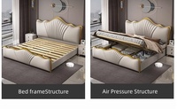 Neue Designs Luxuriöses Kingsize-Bett aus Leder mit Goldrahmen aus Edelstahl, Hohes Doppelbett mit Gepolstertem Lederkopfteil