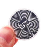 Étiquette intelligente adhésive RFID NFC 30mm personnalisable étiquette incrustée humide/sèche Mini étiquette imprimable programmable pour hôtels fréquence 13.56MHz