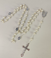 Colliers de perles de prière en verre imitation perle de 6 mm rose, violet et bleu KOMI avec pendentif croix crucifix pour femmes, cadeaux religieux