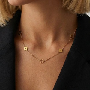 Collar de Oro Exclusivo con Colgante de Pentagrama de Cuatro Estrellas en Forma de Gota de Agua, Cadena de Placa Redonda de Tres Capas Tejidas para Mujer - Product Image 6