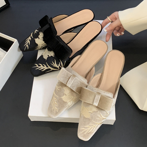 Mules à talons chaton pour femmes, style rétro, brodées, à talon bas de 5 cm, tendance - Product Image 1