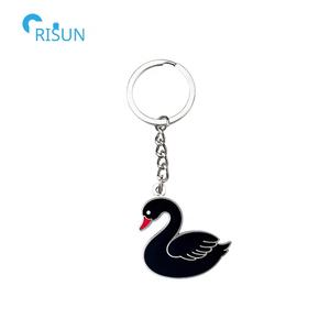 Llaveros Personalizados con Animales en 3D, Esmalte Brillante, Blanco y Negro, Cisne, Llavero Personalizado con Anillo para Llaves - Product Image 6