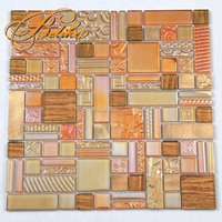 Revêtement mural en mosaïque de verre irisé superbe, dosseret de cuisine au premier plan chic pour mur intérieur