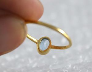 Anillo de Oro Amarillo de 14k con Topacio Azul Cielo Natural Ovalado de 5x7mm, Fabricante de Joyería - Product Image 4