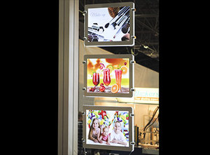 L'agente <span class=keywords><strong>immobiliare</strong></span> mostra la scatola luminosa a LED - Product Image 6