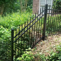 Nouveau design de clôture en fer forgé inclinable réglable en métal avec revêtement en poudre panneaux de clôture en acier pour jardin en pente