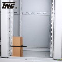 Armoire de serveur de réseau à compartiments avec serrures et ventilateurs uniques, capacité de 12U à 47U, acier SPCC en stock