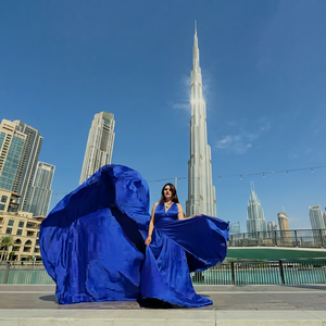 Robe de soirée bleu roi fluide en satin avec longue traîne pour séance photo à Dubaï – Luxe et élégance pour femme en vacances - Product Image 1