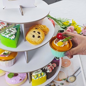 กล่องใส่คัพเค้ก Sunshine Cupcake พร้อมขาตั้งสำหรับขนมหวาน ขาตั้งเค้กแบบพกพา ขาตั้งขนมหวานสำหรับงานวันเกิด กล่องบรรจุภัณฑ์เค้ก - Product Image 4