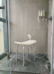 BQ201A-<span class=keywords><strong>Sillas</strong></span> de <span class=keywords><strong>ducha</strong></span> de baño ajustables de altura de aluminio, con almohadilla de asiento EVA <span class=keywords><strong>para</strong></span> <span class=keywords><strong>personas</strong></span> <span class=keywords><strong>mayores</strong></span> y discapacitados, precio más bajo de China - Product Image 5