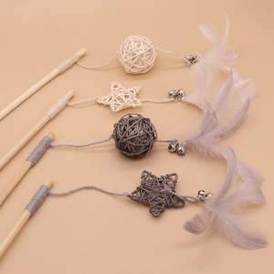 JOYSING Jouets interactifs écologiques pour chats : Baguette de chat avec plumes, cordes en plastique et mini-<span class=keywords><strong>souris</strong></span> à clochette, stimule la chasse - Product Image 3