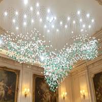Villa de luxe, bâtiment duplex, salon moderne, éclairage artistique, long lustre en cristal LED avec taille personnalisable