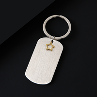 Ywyougang Porte-clés vintage en acier inoxydable, forme rectangulaire arrondie, style médaille militaire, avec breloque étoile ajourée, gravable au laser, cadeau