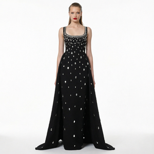 Robe de soirée noire perlée, longue, coupe trapèze, col carré, avec taille naturelle, idéale pour les banquets et les fêtes - Product Image 1