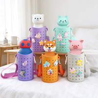 Housse de bouteille d'eau en silicone écologique personnalisée, support de gobelet réutilisable, housse isolante protectrice, design mignon pour les fêtes d'enfants