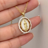 Collier pendentif série Madonna en cuivre plaqué or 18 carats avec style simple et classique