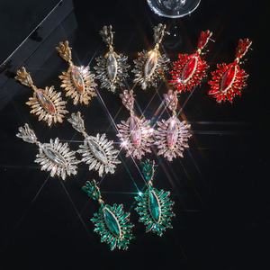 ต่างหูคริสตัลทรงหยดน้ำสไตล์ยุโรปอเมริกัน ดีไซน์ตาปีศาจสุดอลังการ ทำจากโลหะผสมสีทอง ลายเรขาคณิต เหมาะสำหรับงานปาร์ตี้ของผู้หญิง - Product Image 2