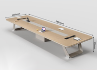 Ensemble de table de conférence minimaliste moderne avec ports d'alimentation intégrés, disposition réglable, chaises assorties pour réunion de bureau