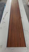 Panneaux muraux rainurés en PVC WPC à grain de bois pour la décoration