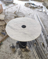 Table en pierre de marbre avec design personnalisé