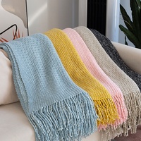 Plaid tricoté doux bicolore style nordique, couverture moelleuse en acrylique avec franges à pompons pour la décoration de canapé, couvre-lit et commandes en gros