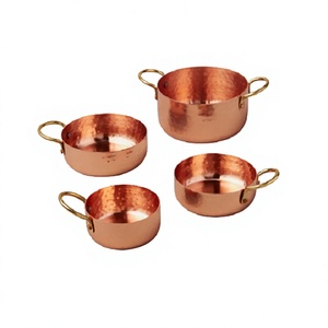 Tasse à mesurer en cuivre martelé de qualité supérieure avec poignées en laiton, ustensiles de cuisine, ensemble de quatre tailles différentes - Product Image 1