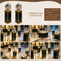 Présentoir à bijoux de style antique de luxe, vitrine à bijoux avec dôme en verre et bordure dorée pour boutique haut de gamme