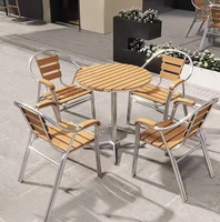 Chaise de salle à manger d'extérieur moderne et minimaliste en aluminium avec accoudoirs, design empilable, dossier confortable pour parc et balcon