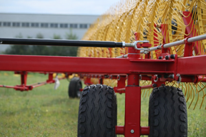 Râteau à foin hydraulique pliable à large largeur de travail, robuste, 9LZD-9.0, avec roue à doigts, pour la récolte professionnelle de fourrage - Product Image 2