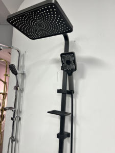 Robinet de douche pluie à 4 fonctions au design moderne Finition chromée Température de l'eau réglable avec pommeau de douche pluie douce - Product Image 6