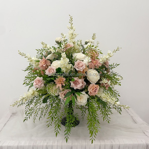 Composizione Floreale Artificiale Bordeaux e Rosa Pallido, Centrotavola per Matrimoni, Decorazione con Sfera di Fiori - Product Image 5