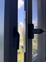 Fenêtre à battant en aluminium certifiée CE, profil à rupture de pont thermique, verre trempé pour projets résidentiels et commerciaux