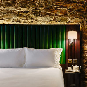 Juego de Muebles de Dormitorio de Hotel Personalizados, con Estructura Metálica, Tamaño King, Estilo Moderno y Lujoso, para Hoteles Boutique Urbanos, Servicio Llave en Mano - Product Image 4